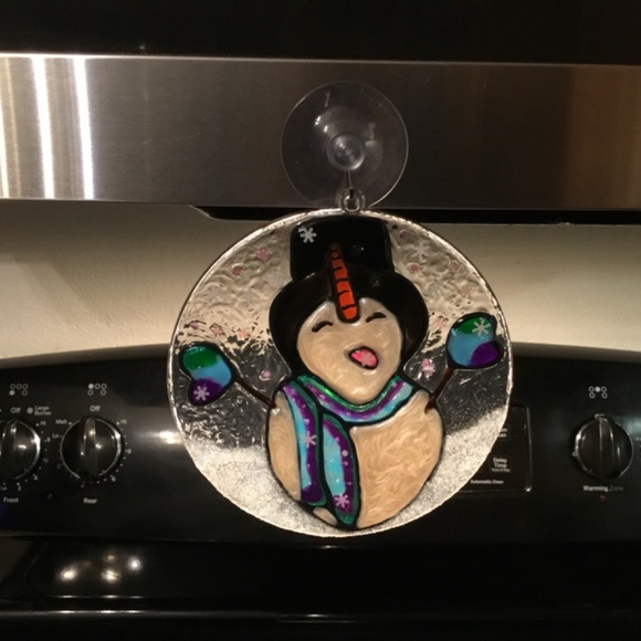 Hand painted Stained glass Snowman catching a snowflake - Picture 3 of 3
